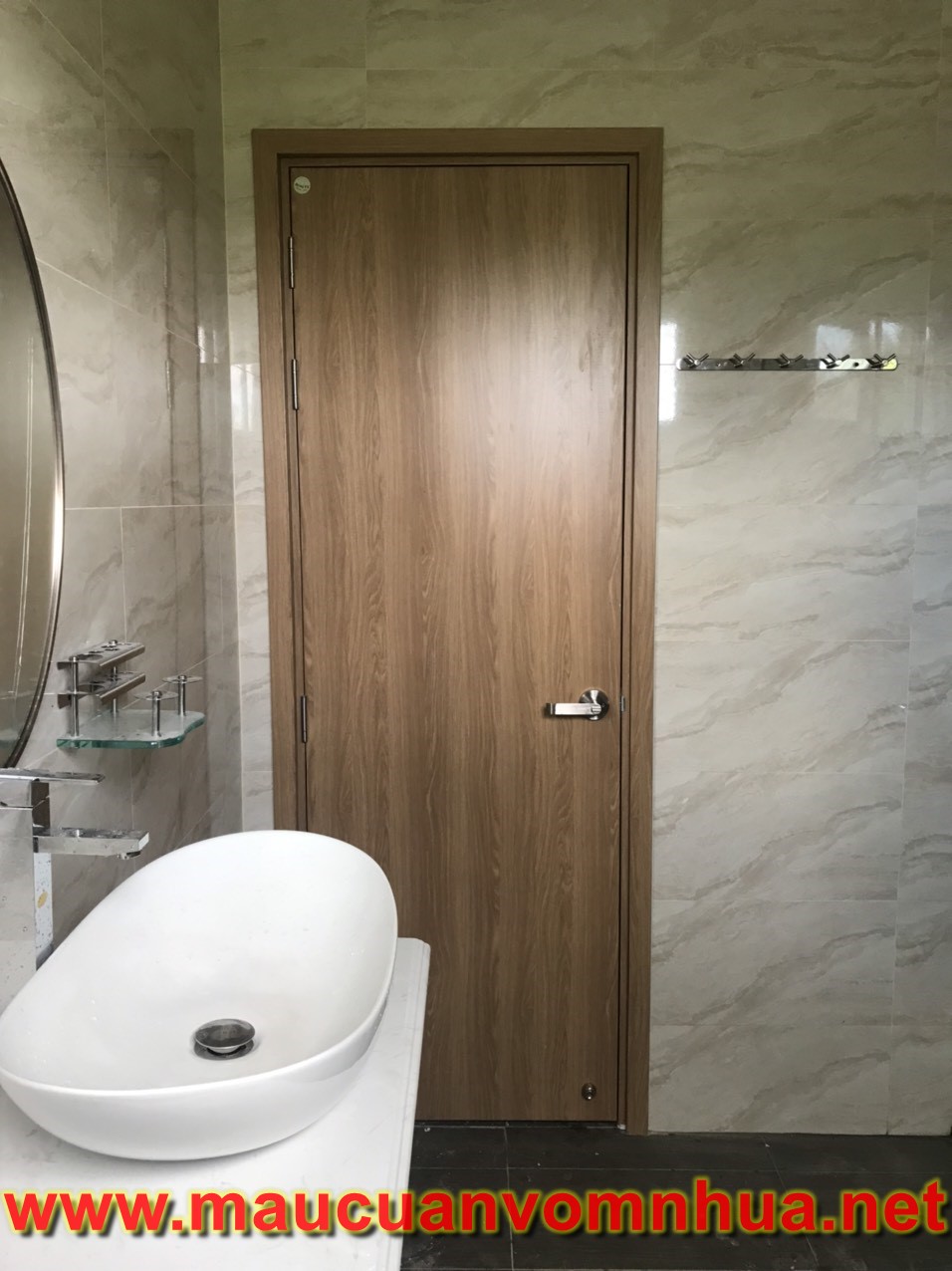 Cửa nhựa Composite phủ da cho nhà vệ sinh tại Diên Khánh