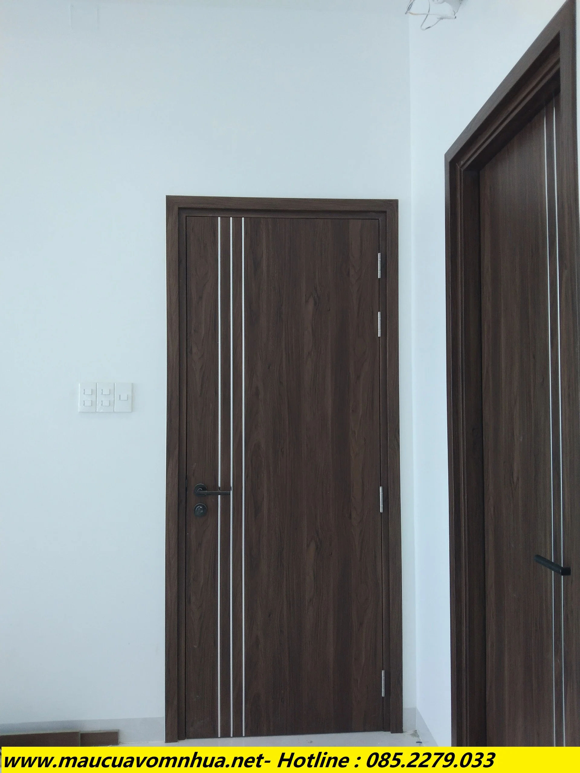 Cửa nhựa cho nhà vệ sinh mẫu chỉ nhôm