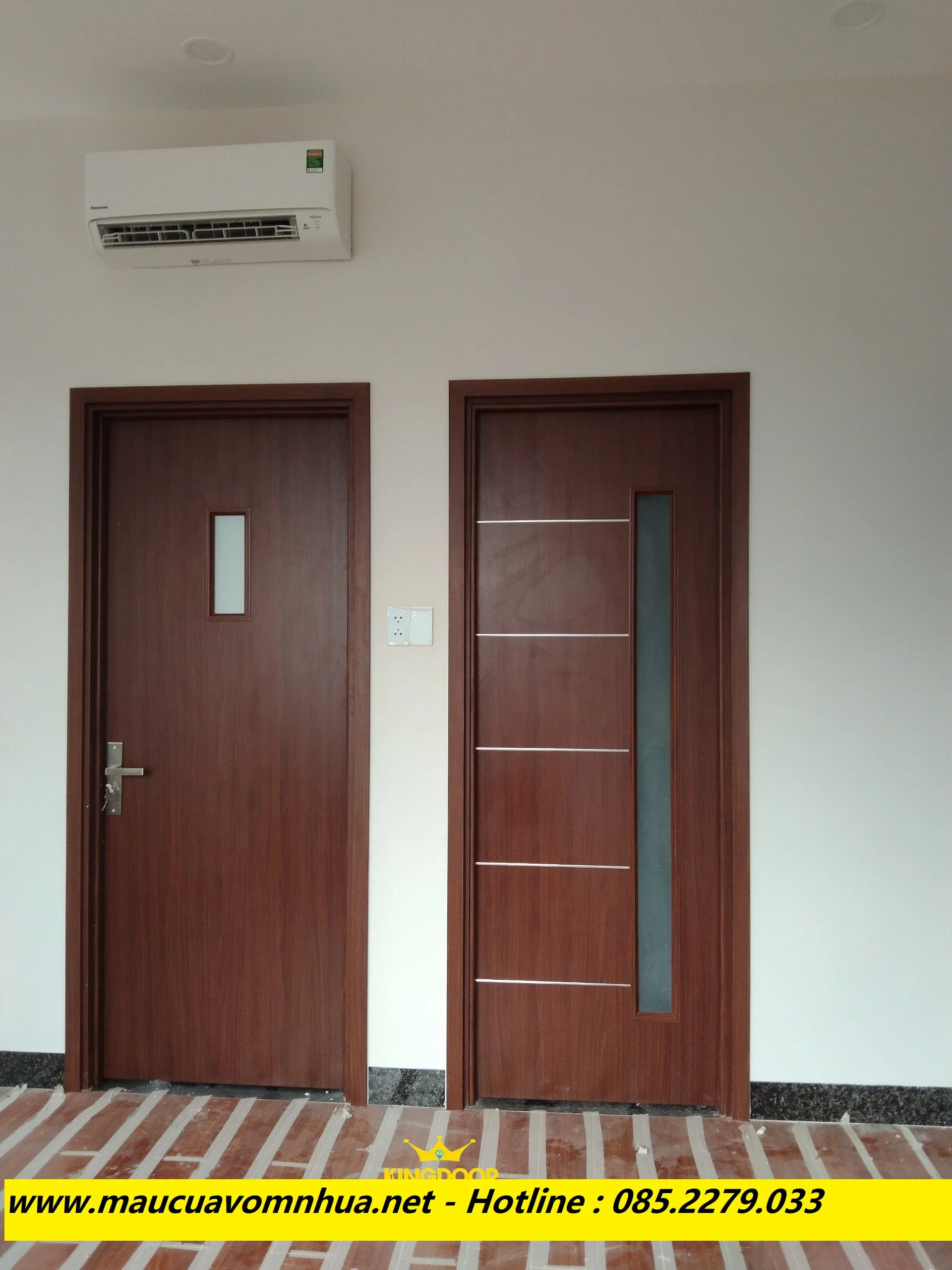Cửa nhựa cho nhà vệ sinh mẫu ô kính