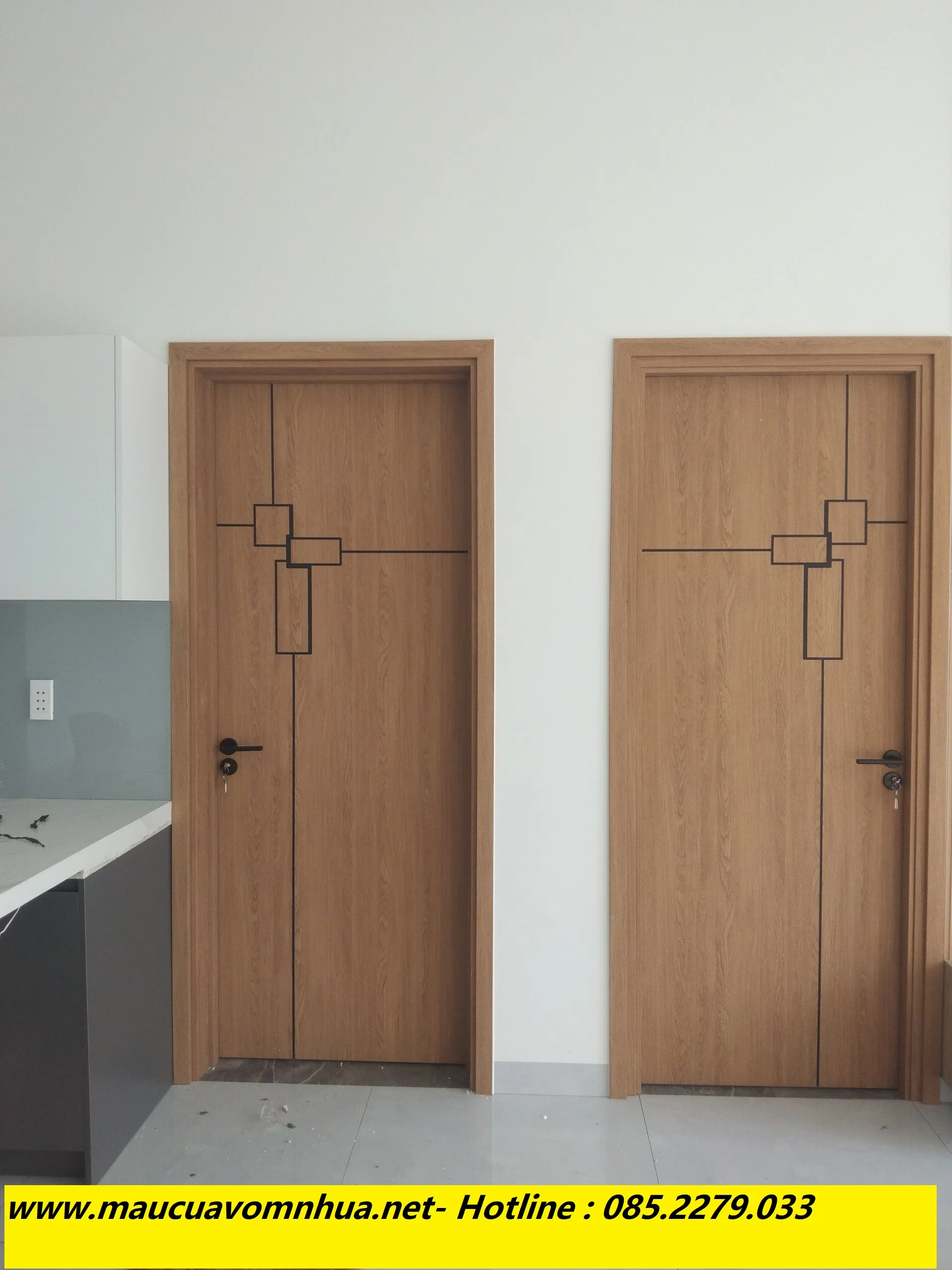 Cửa nhựa cho nhà vệ sinh mẫu phôi đen h2