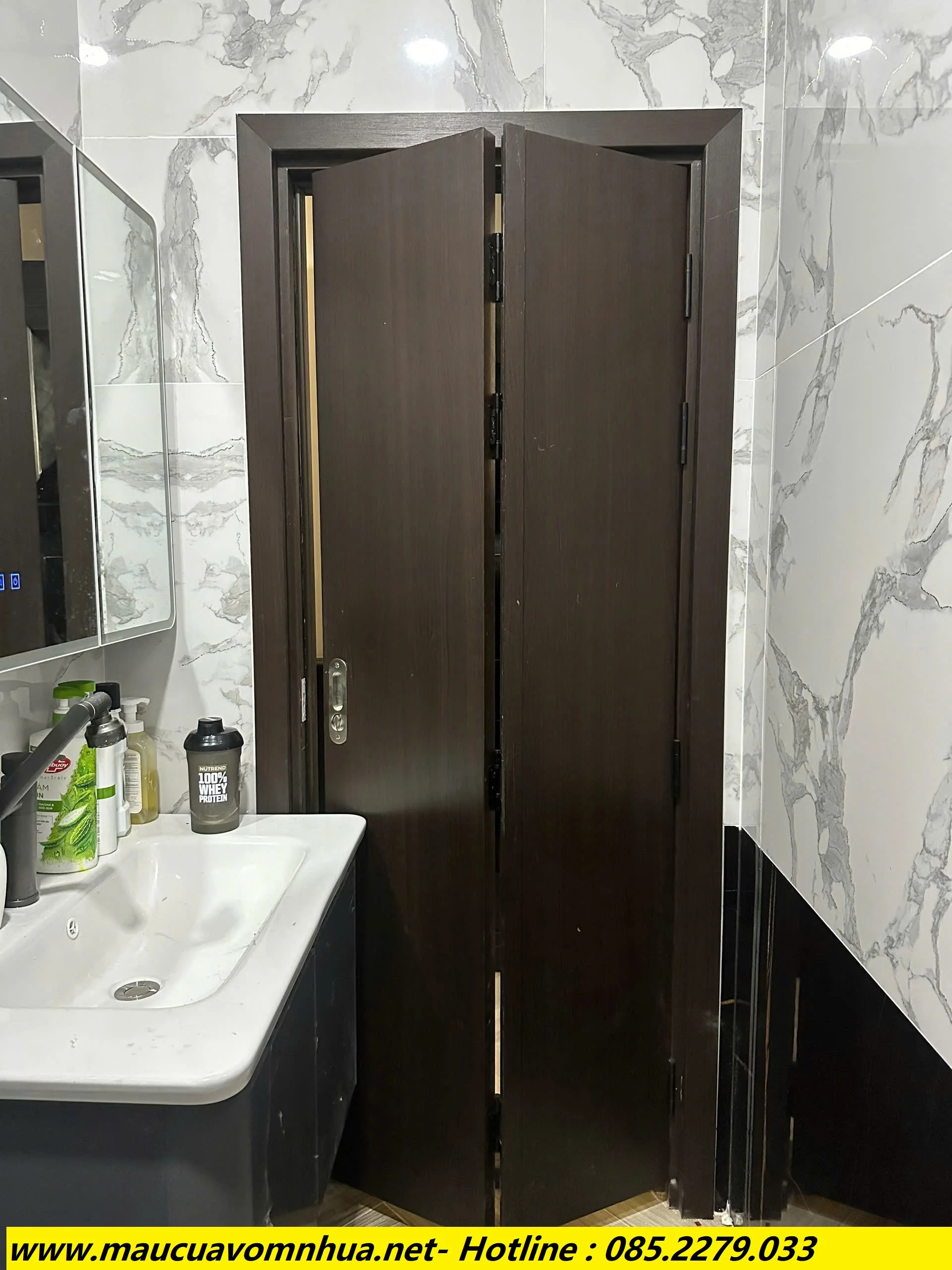 Cửa nhựa cho nhà vệ sinh mẫu sếp gập