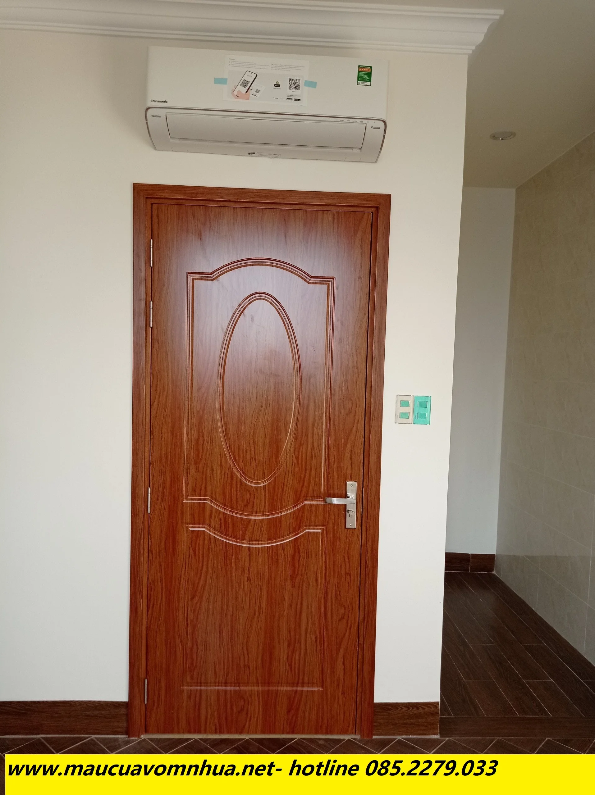 Cửa nhựa composite cho nhà vệ sinh mẫu Luxury